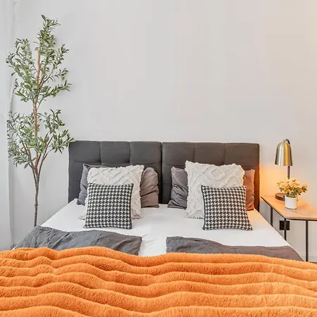 Stilvolle Eg-wohnung Im Zentrum Stuttgart